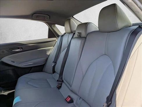 Used 2019 Toyota Avalon XLE w/ Moonroof Package image 15