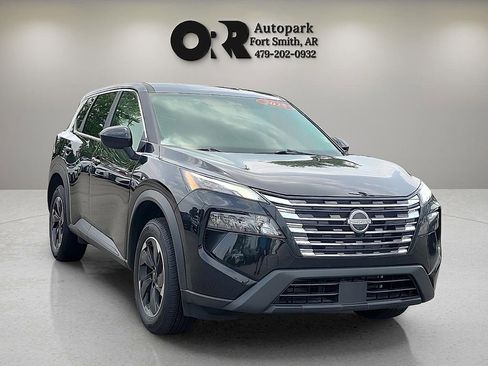 Used 2025 Nissan Rogue SV FWD image 1