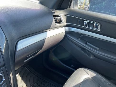 Used 2017 Ford Explorer XLT w/ Equipment Group 202A image 27