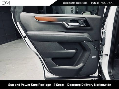 Used 2026 GMC Yukon Denali w/ Sun & Power Step Package AWD/4WD image 32