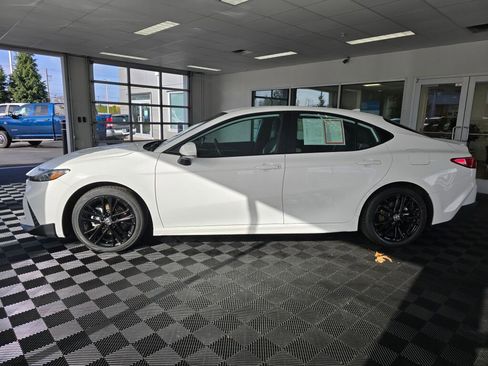 Certified 2025 Toyota Camry SE image 6