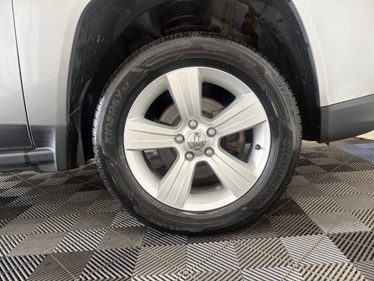 Used 2016 Jeep Compass Latitude AWD/4WD image 19