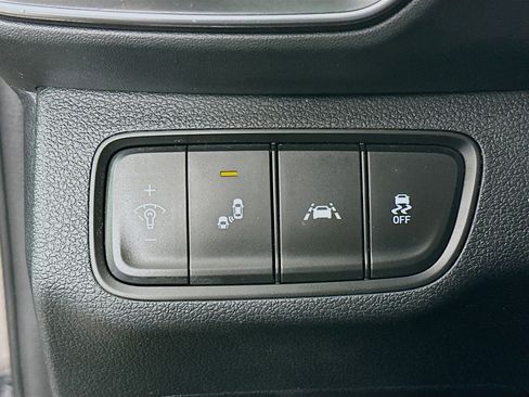 Used 2019 Hyundai Santa Fe SE image 16