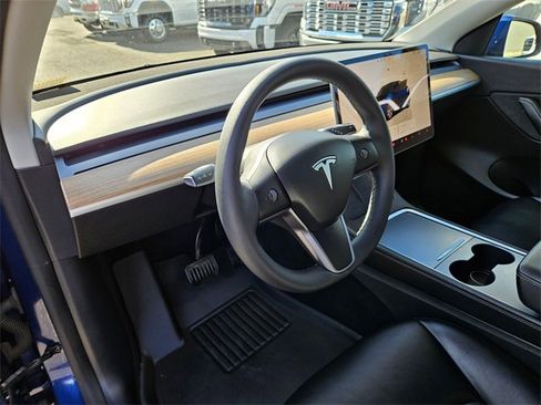 Used 2022 Tesla Model Y Long Range image 16