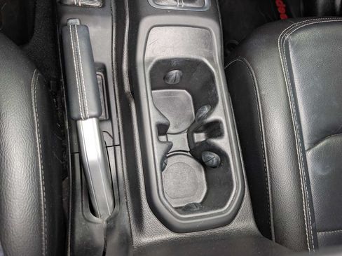 Used 2018 Jeep Wrangler Unlimited Sahara AWD/4WD image 25