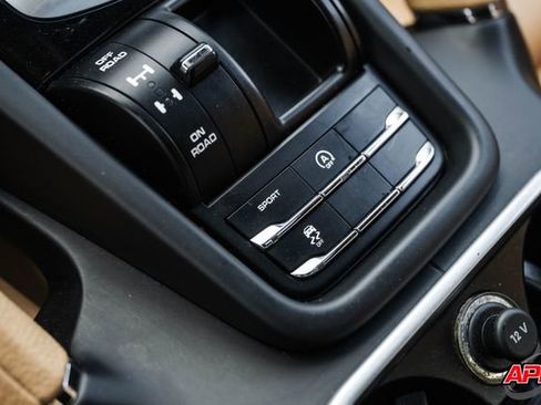 Used 2016 Porsche Cayenne image 62