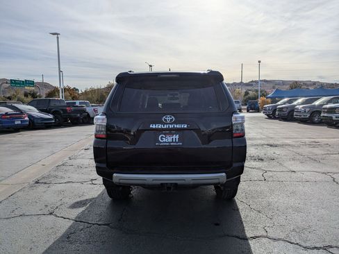 Used 2017 Toyota 4Runner SR5 image 5