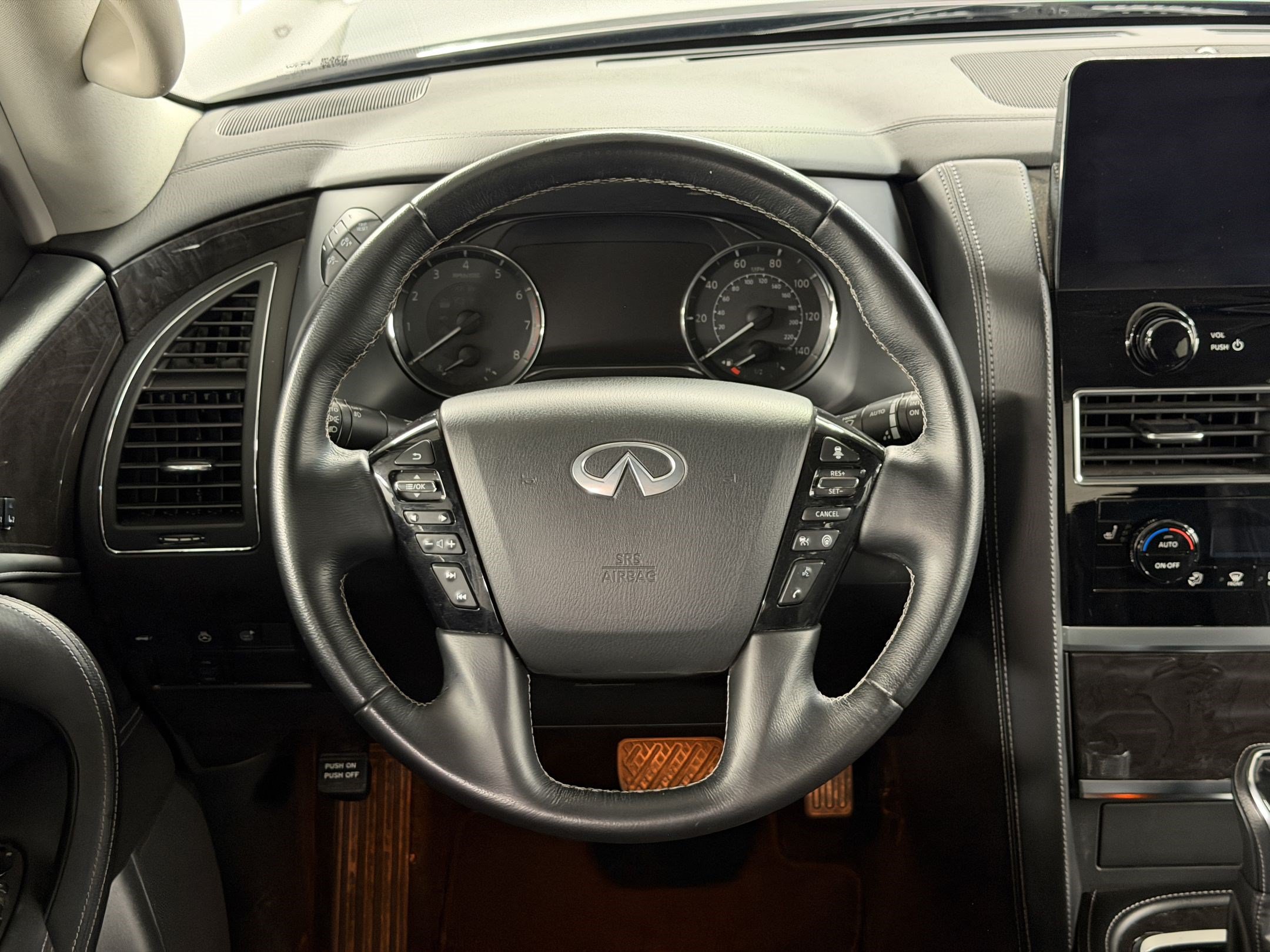 Used 2024 INFINITI QX80 Luxe AWD/4WD image 11