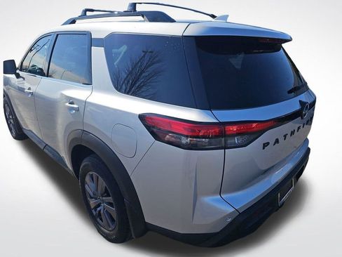 Used 2023 Nissan Pathfinder SV w/ SV Premium Package image 14