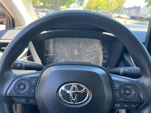 Used 2025 Toyota Corolla LE FWD image 25