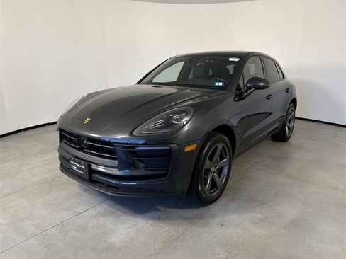 Certified 2025 Porsche Macan image 1