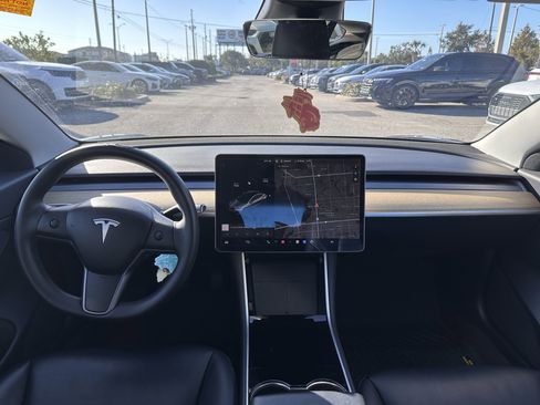 Used 2020 Tesla Model 3 Standard Range Plus image 8