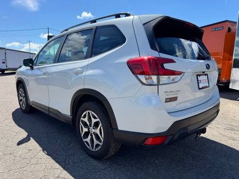 Used 2022 Subaru Forester Premium AWD/4WD image 5