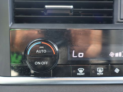 Used 2023 Nissan Rogue SV AWD/4WD image 25