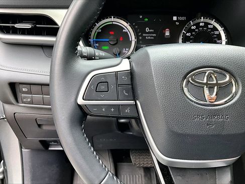 Used 2025 Toyota Highlander XLE AWD/4WD image 10