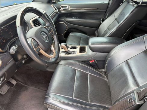 Used 2017 Jeep Grand Cherokee Overland RWD image 5