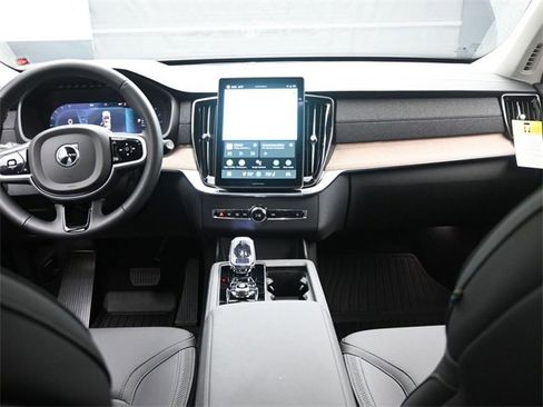 Used 2025 Volvo XC90 B6 Core w/ Protection Package image 9