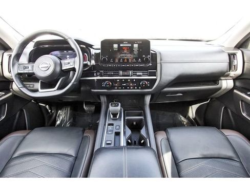 Used 2025 Nissan Pathfinder Platinum w/ Cargo Package image 7