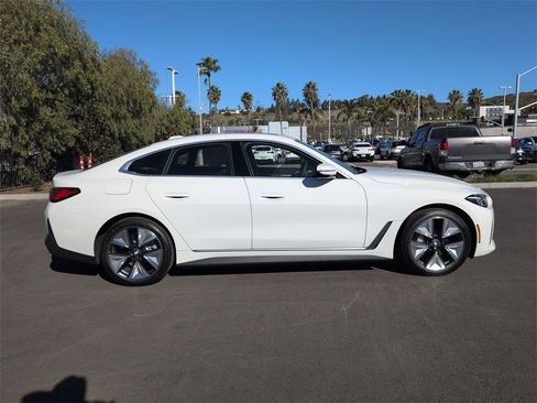 New 2026 BMW i4 xDrive40i image 3