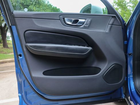 Used 2018 Volvo XC60 T6 R-Design w/ Convenience Package image 13