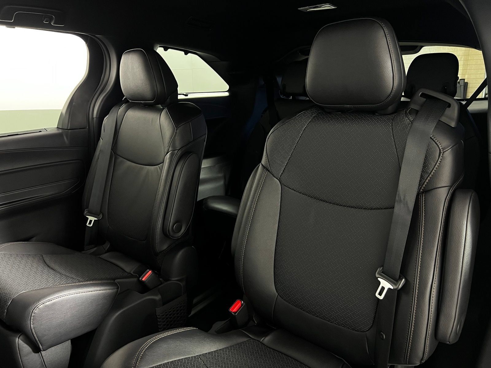 Used 2026 Toyota Sienna Limited FWD image 24