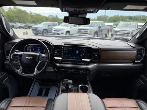 Used 2023 Chevrolet Silverado 1500 High Country w/ High Country Premium Package image 10