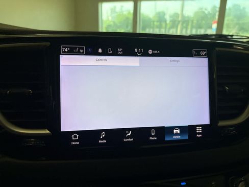 Used 2022 Chrysler Pacifica Touring-L FWD image 27