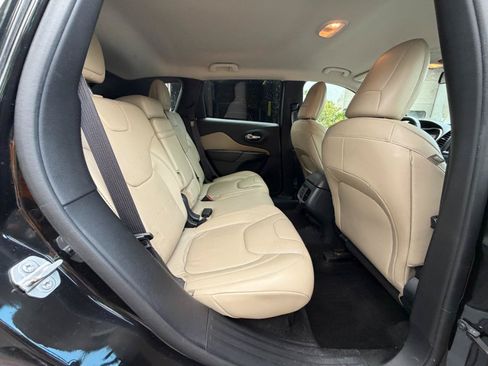Used 2015 Jeep Cherokee Limited w/ Luxury Group AWD/4WD image 27