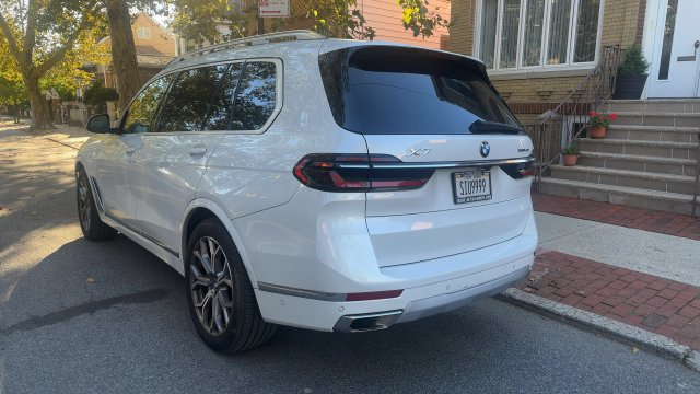 Used 2024 BMW X7 xDrive40i w/ Executive Package AWD/4WD image 2