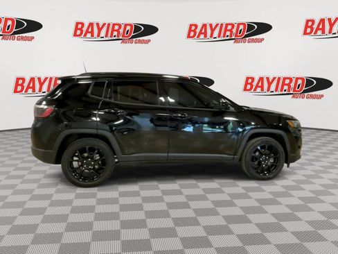 Used 2022 Jeep Compass Latitude FWD image 9