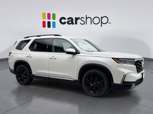 Used 2023 Honda Pilot Touring image 7