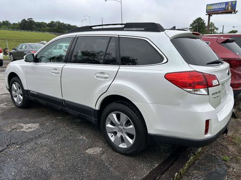Used 2011 Subaru Outback 2.5i Limited AWD/4WD image 3