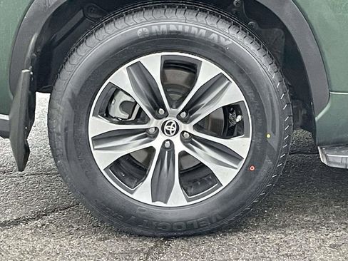 Used 2024 Toyota Highlander XLE image 13