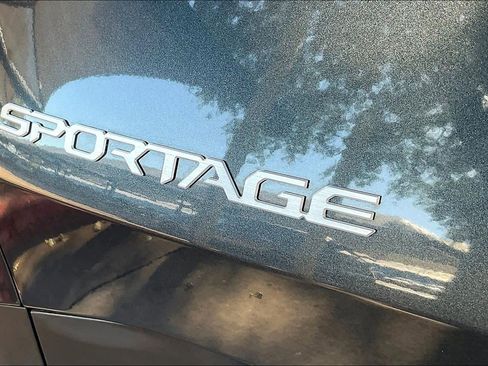 Used 2025 Kia Sportage EX image 9