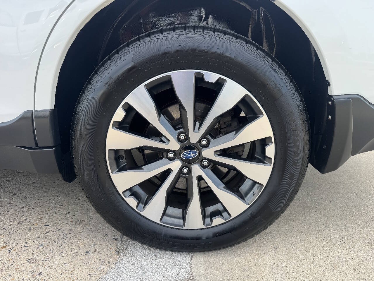 Used 2017 Subaru Outback 2.5i Limited AWD/4WD image 9