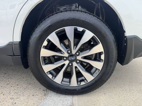 Used 2017 Subaru Outback 2.5i Limited AWD/4WD image 9