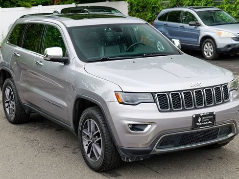 Used 2019 Jeep Grand Cherokee Limited w/ Luxury Group II AWD/4WD image 9