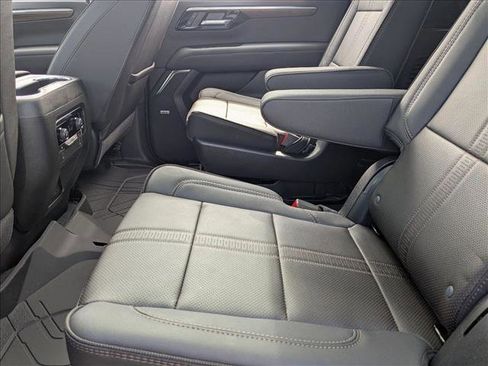 New 2026 Chevrolet Suburban High Country w/ LPO, Illumination Package RWD image 15