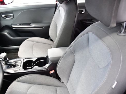 Used 2025 Kia K4 image 9