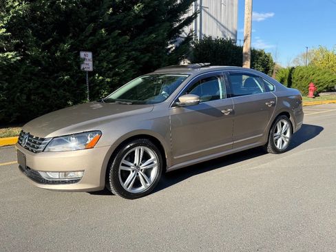 Used 2015 Volkswagen Passat TDI SEL Premium image 2
