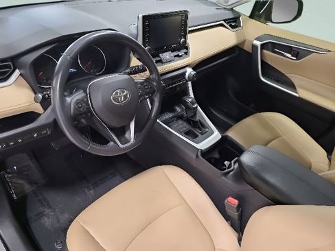 Used 2019 Toyota RAV4 XLE Premium w/ Cold Weather Package AWD/4WD image 24