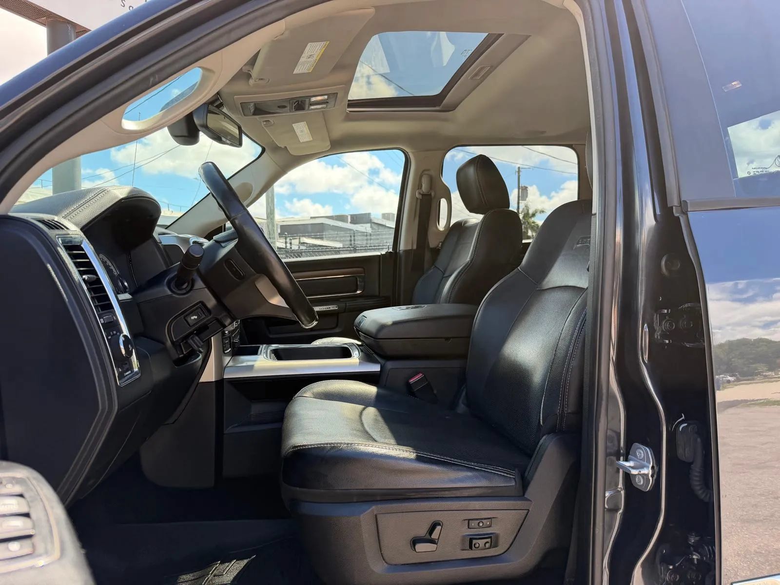 Used 2016 RAM 1500 Laramie w/ Convenience Group AWD/4WD image 15