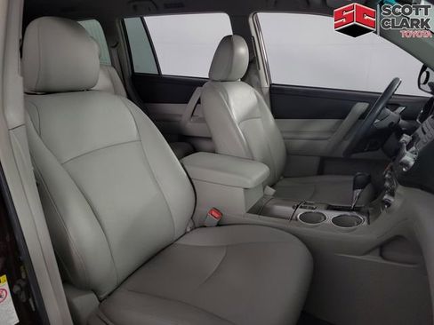 Used 2012 Toyota Highlander FWD w/ Tech Pkg image 14