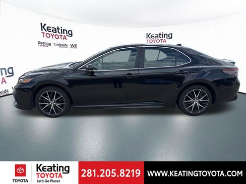 Used 2024 Toyota Camry SE image 4