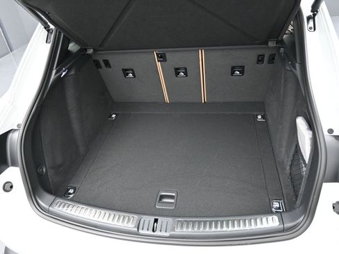 New 2026 Porsche Macan image 32