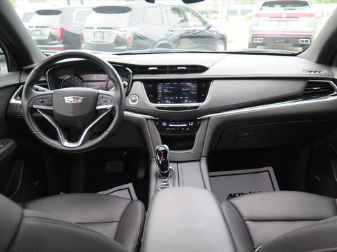 Certified 2024 Cadillac XT6 Luxury FWD image 23