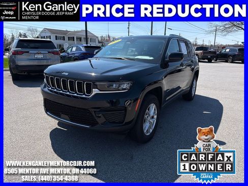 Used 2023 Jeep Grand Cherokee Laredo w/ Luxury Tech Group I AWD/4WD image 3
