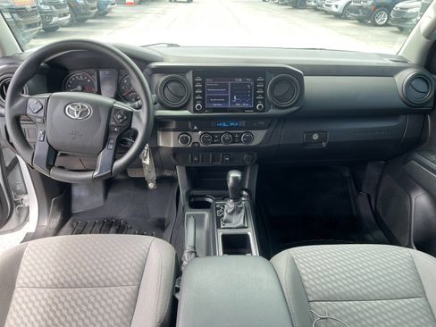 Used 2022 Toyota Tacoma SR AWD/4WD image 16