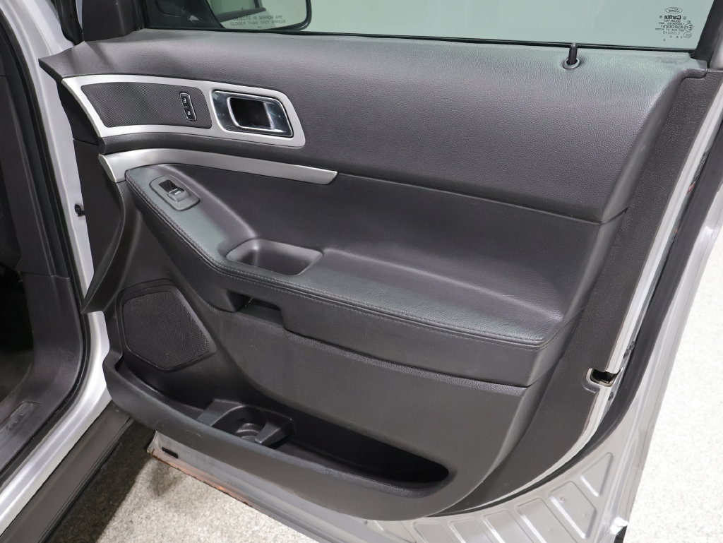 Used 2015 Ford Explorer XLT w/ Equipment Group 202A FWD image 27