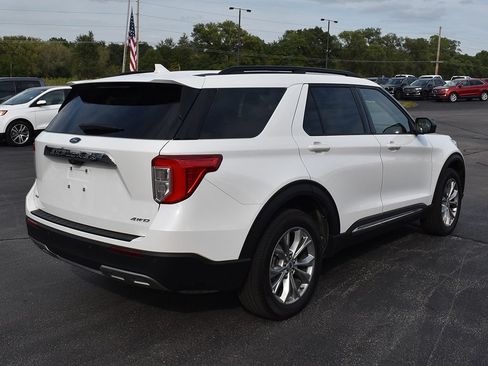Used 2024 Ford Explorer XLT w/ Equipment Group 202A AWD/4WD image 4